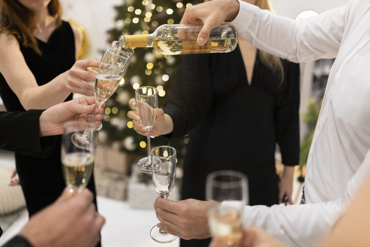 new-year-spend-with-friends-celebrating